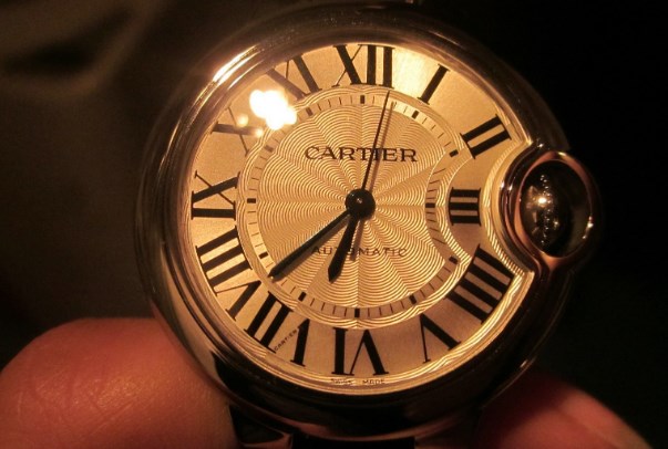 卡地亚手表表壳划痕的正确维修步骤