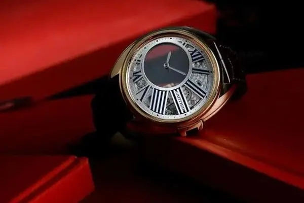 卡地亚腕表进灰了是啥原因（图）