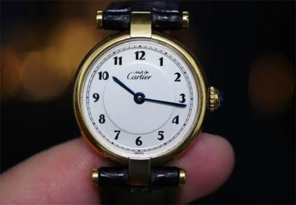 卡地亚表盘生锈处理方法(图) 卡地亚表盘生锈处理方法(图)
