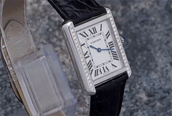 卡地亚机械表机芯生锈解决技巧盘点(图) 卡地亚机械表机芯生锈解决技巧盘点(图)